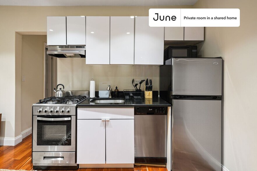 Building Photo - Room in Shared 2 bed/1 bath home in East Harlem