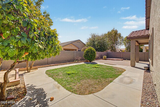 Building Photo - 7233 W Paradise Ln