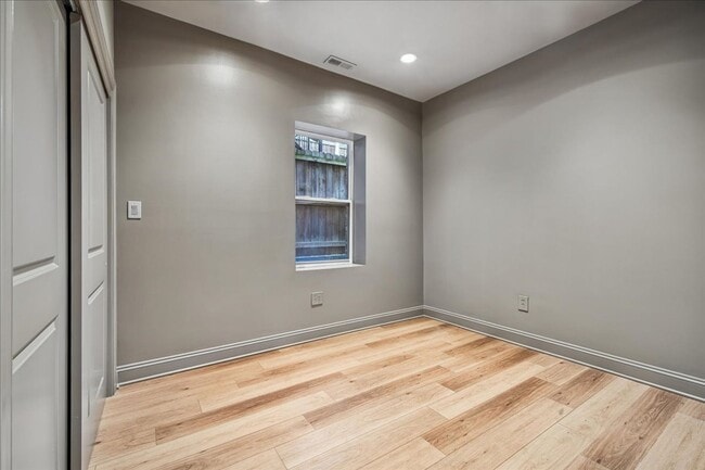 Building Photo - Modern 2BR 2BA Apartment in Columbia Heights