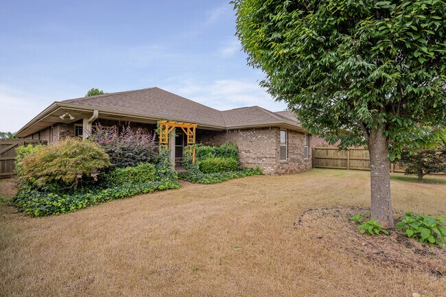 Building Photo - 323 Harbor Glen Dr SW