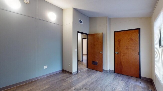 Building Photo - 5585 Straub Rd