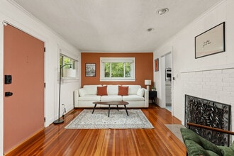 Building Photo - 540 E 64th St
