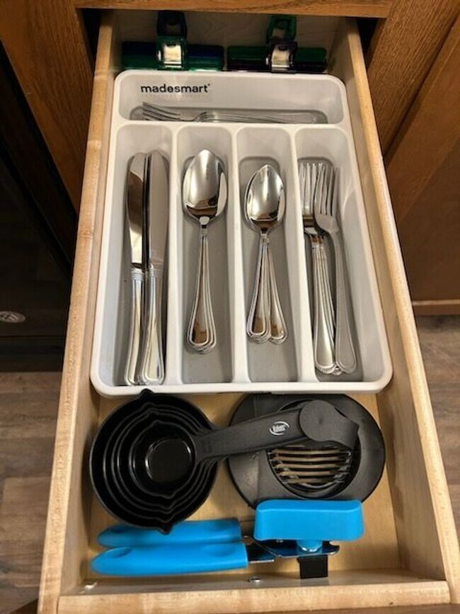 Building Photo - COZY MOBILE HOME AVAILABLE! 1 bed 1 bath in Stardust Mobile Home Park.