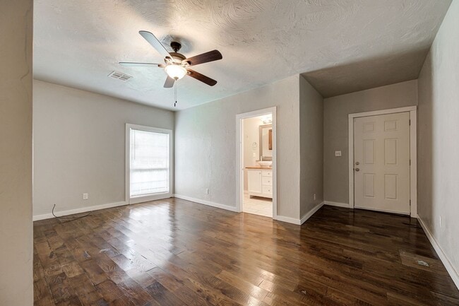 Building Photo - Charming Newly Updated 2 Bed, 2 Bath Home in the Heart of OKC!