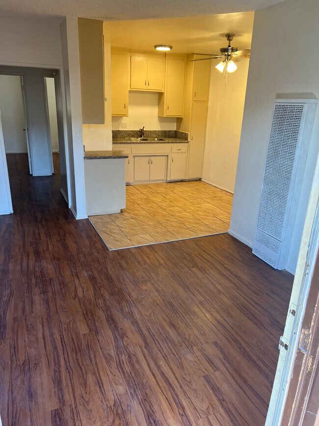 Primary Photo - 821 W Colden Ave