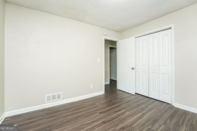 Building Photo - 2606 Northbrook Rd