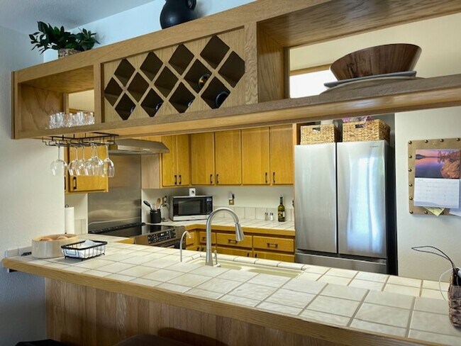 Building Photo - Month-to-month Summer Rental Condo