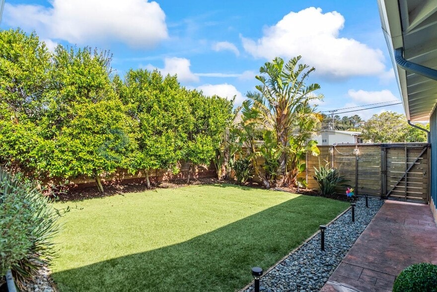 Building Photo - 1545 Crespi Dr