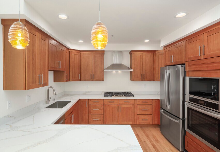 Building Photo - 719 2nd Ave W