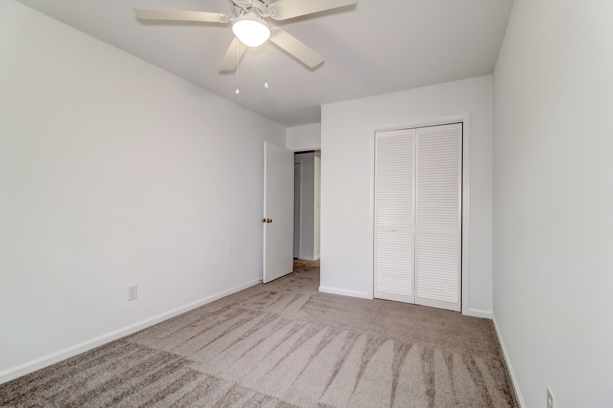 Building Photo - 1618 Poinsettia Rd