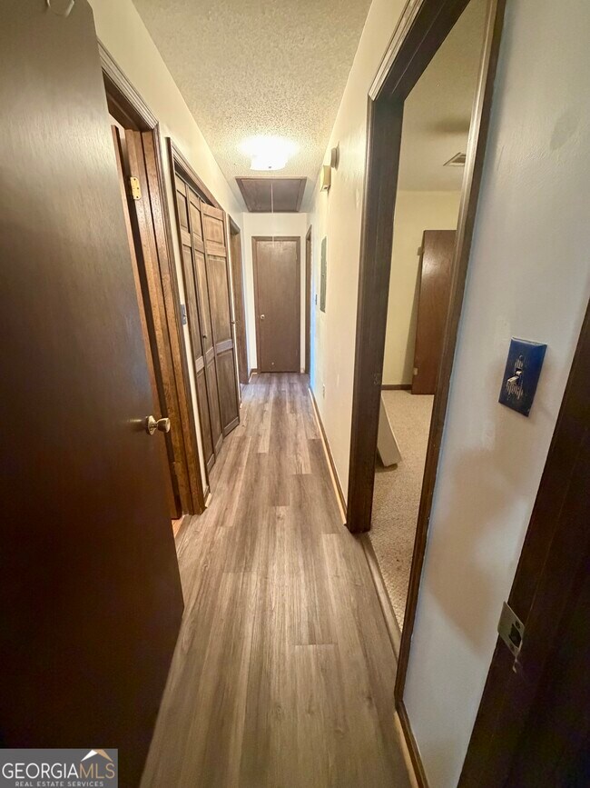 Building Photo - 131 Foxwood Cir