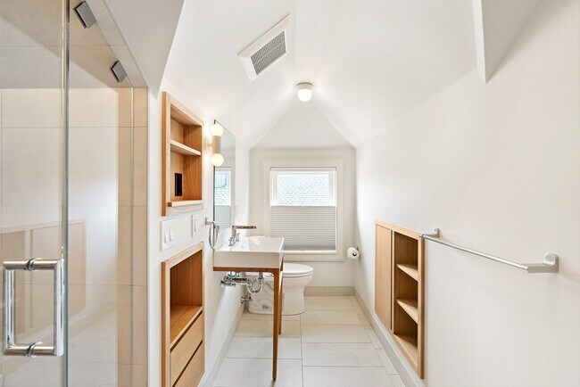 Building Photo - 123 Beech St