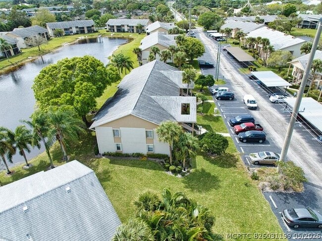 Building Photo - 3151 SE Aster Ln