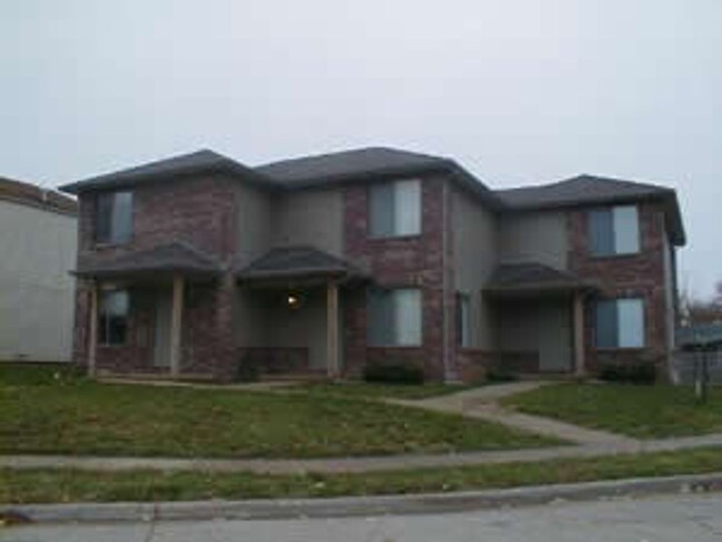 Building Photo - Fairway Tri-Plex