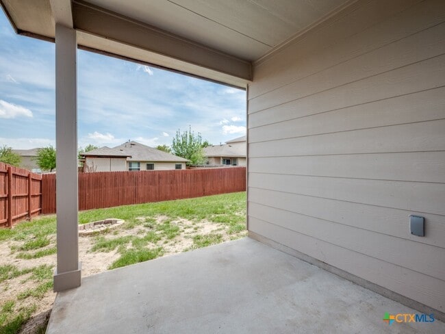 Building Photo - 204 Pine Arbol