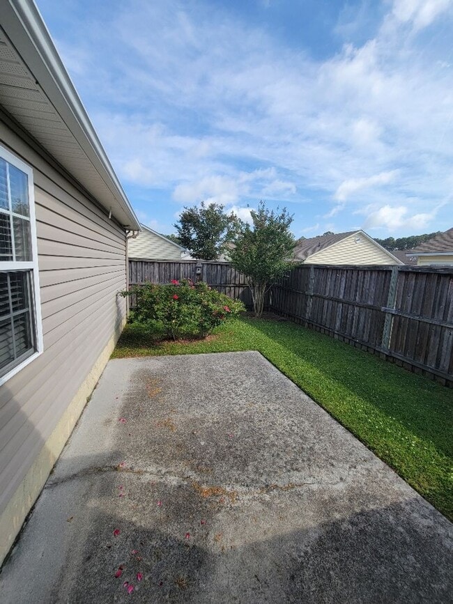 Building Photo - 2018 Heritage Ln