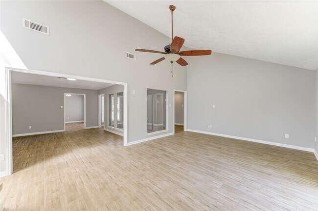 Building Photo - 5054 Pine Cliff Dr