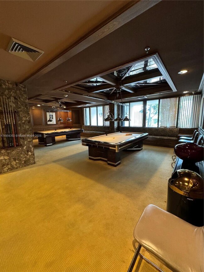 Building Photo - 520 Brickell Key Dr