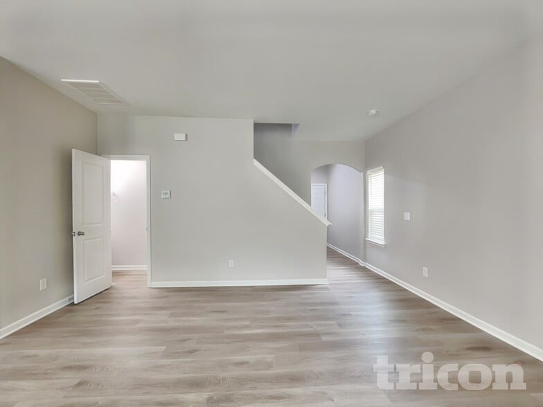 Building Photo - 3225 Ainsley Woods Dr