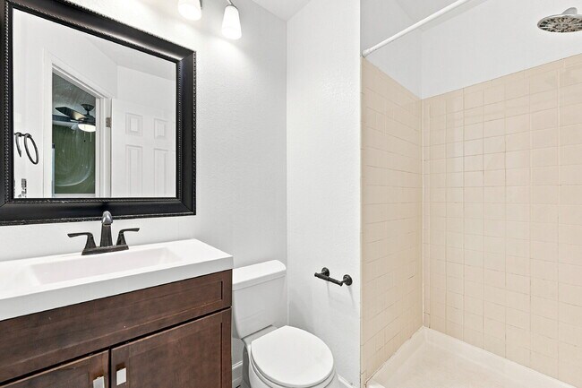 Building Photo - $2,470.95, 2 Bed, 2.5 bath Townhome in Centennial with in unit Laundry!