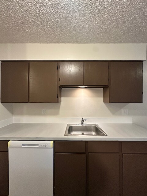 Building Photo - Charming 2-Bedroom Apartment in Portland's Heart - Bottom floor, 1 bathroom