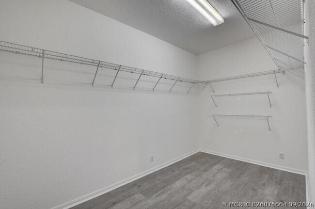Building Photo - 1388 Beacon Cir