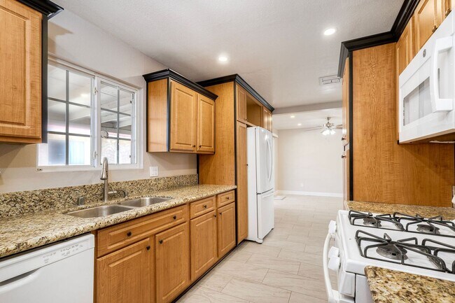 Building Photo - Three bedroom two bath home- fenced yard! - Castle Park