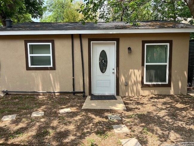 Primary Photo - 333 E Woodlawn Ave