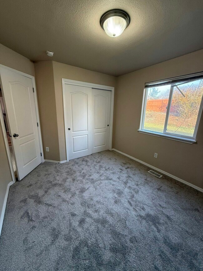 Building Photo - 5844 S Staaten Ave