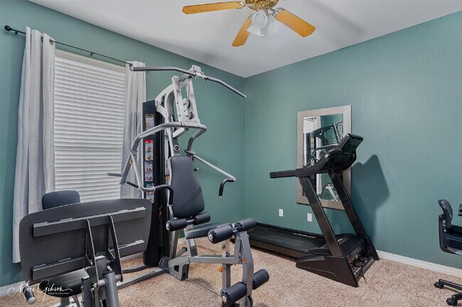 Building Photo - "Charming 3-Bed Sanctuary with Granite Countertops & Cozy Fireplace on Colonial Drive!"