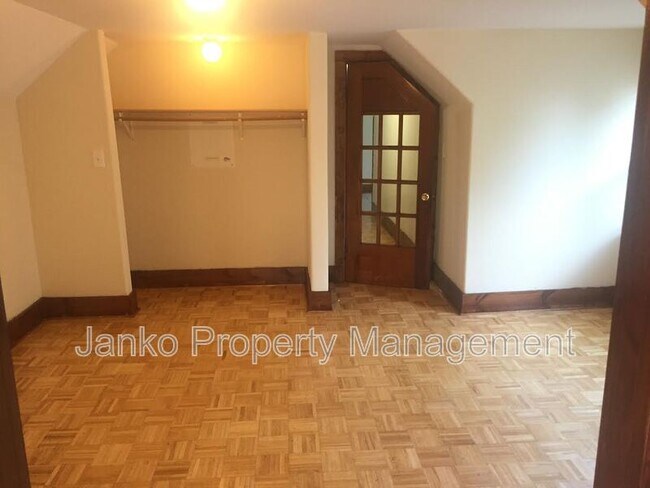 Building Photo - 2855 E 82nd St