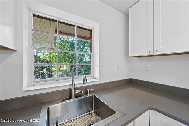 Building Photo - 935 S Tropical Trail