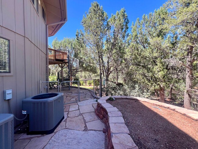 Building Photo - 335 Foothills S Dr