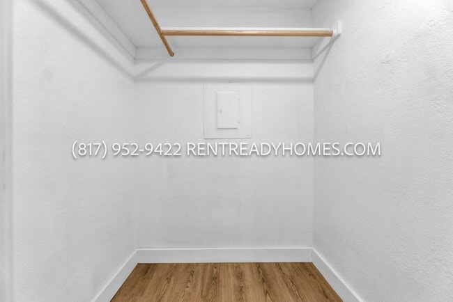 Building Photo - 9801 Walnut St