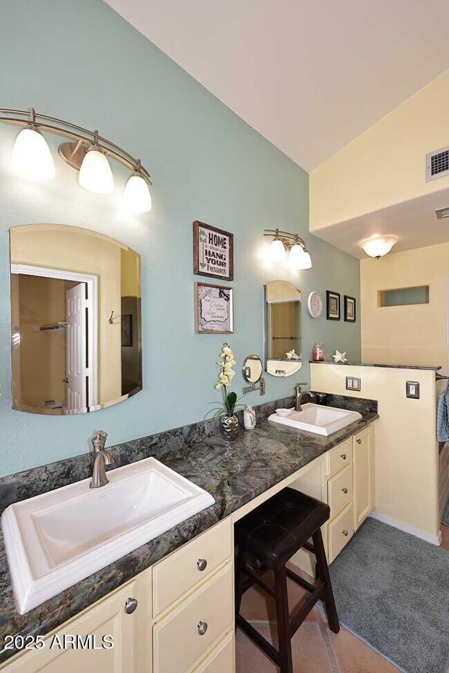 Building Photo - 359 W Brisa Dr