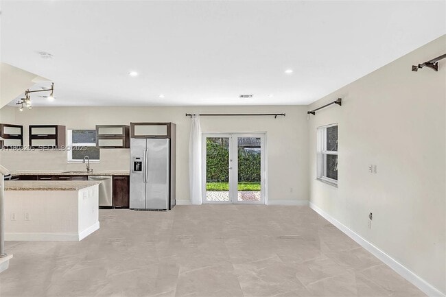 Building Photo - 2620 NE 214th St