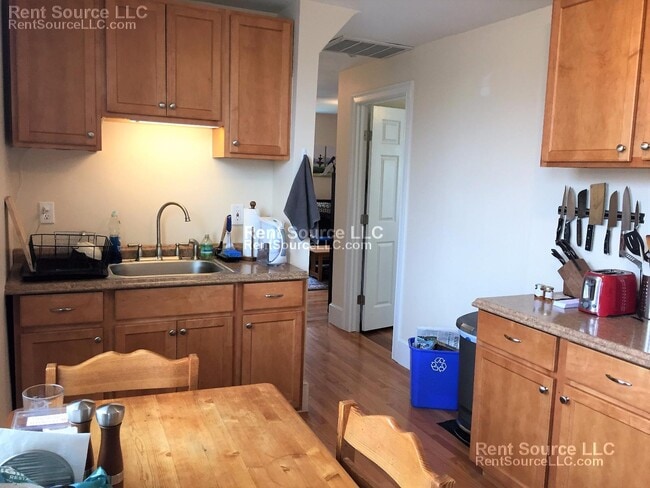 Building Photo - 15 Sargent Ave