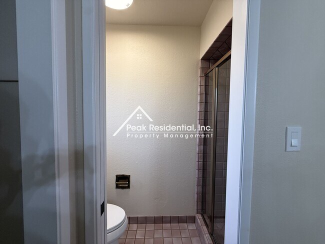 Building Photo - Spacious 3bd/2ba Carmichael Home With Sun Room