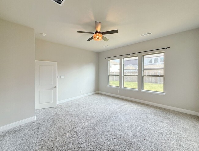 Building Photo - Gorgeous 4-Bedroom Home in Woodbridge Esta...
