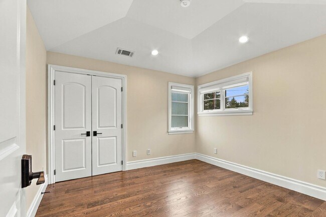 Building Photo - 3878 Magnolia Dr