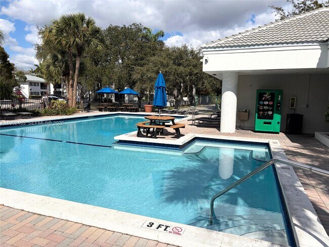 Building Photo - 2445 SW 18th Terrace