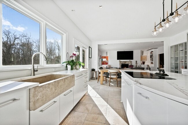 Building Photo - 367 Riversville Rd