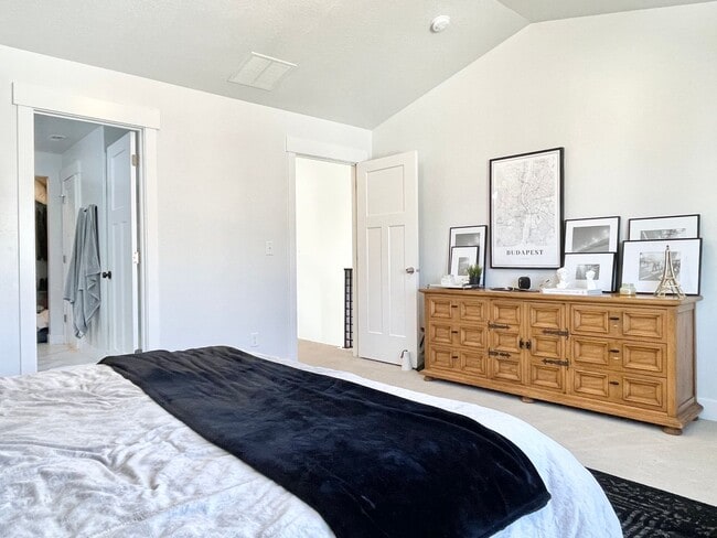 Building Photo - Modern Townhome at North Pointe Village!