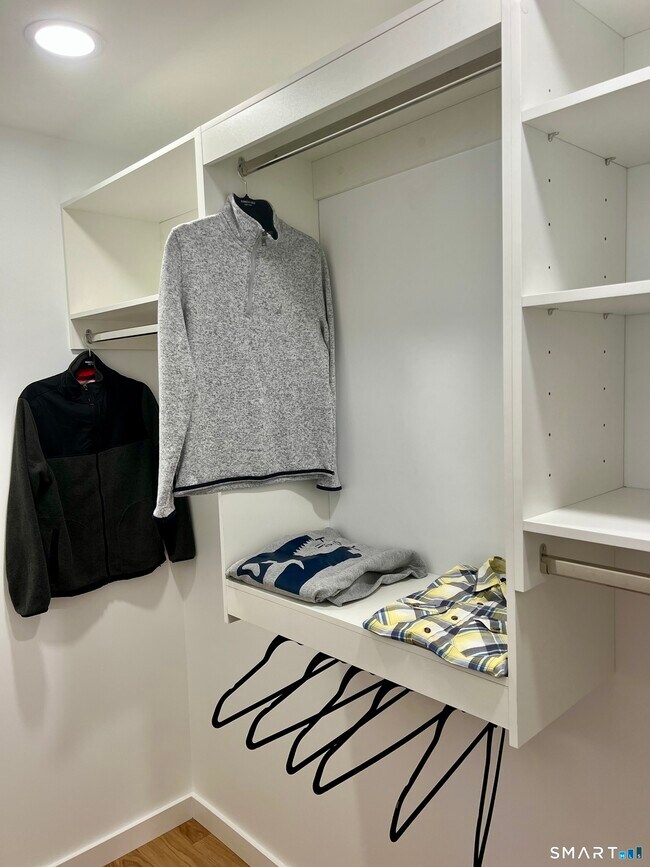 Building Photo - 179 Butternut St