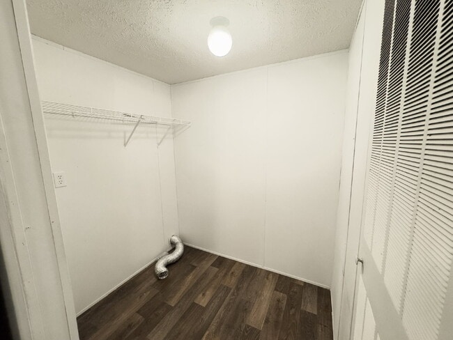 Building Photo - 2 Bed 2 Bath in Pendleton - REDUCED