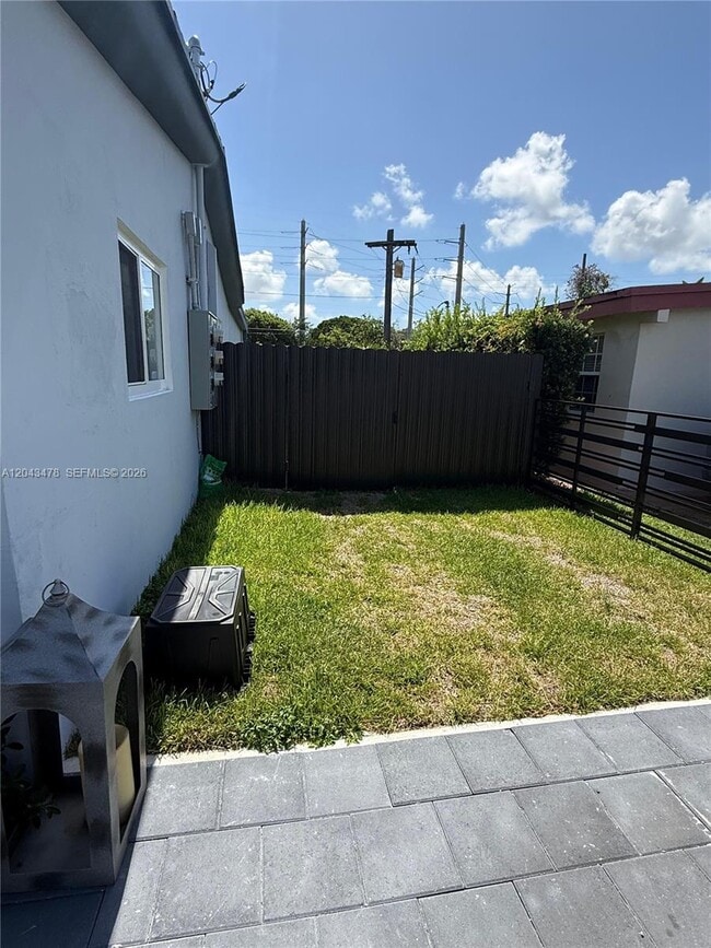 Building Photo - 225 SW 76th Ct