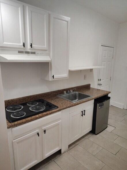 Kitchen area - 5613 Wyalusing Ave