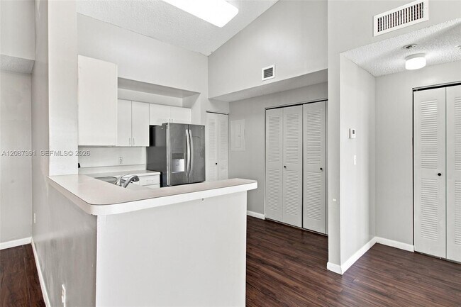 Building Photo - 6976 SW 39th St