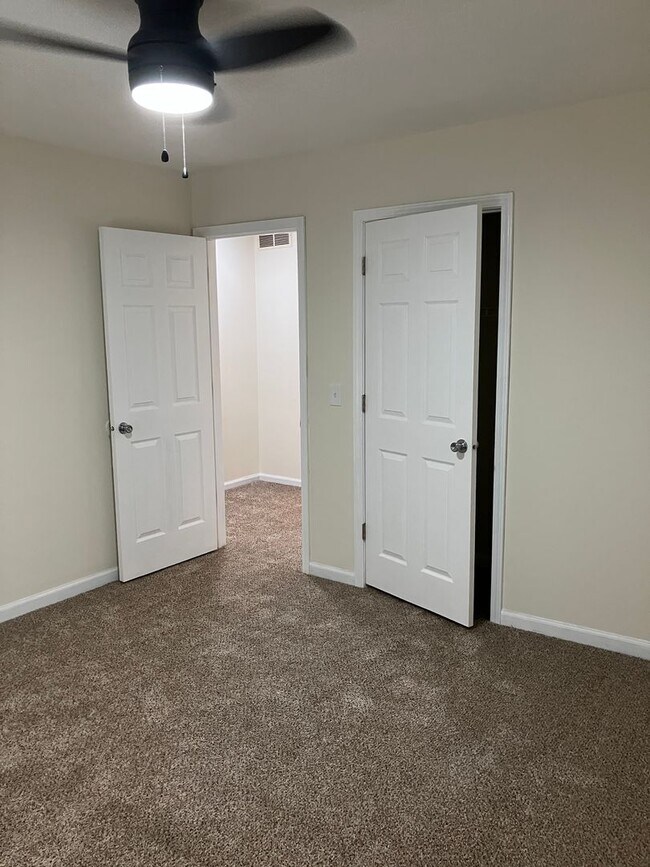 Building Photo - Townhome - 2 Bedroom & 1.5 Bath at Troy Cr...