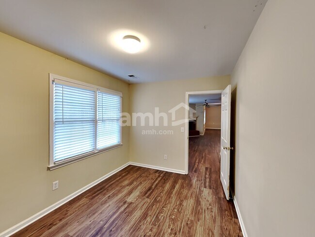 Building Photo - 1905 Ascot Terrace NW